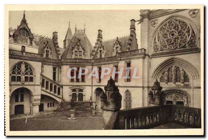 CPA Chateau de Pierrefonds Oise la Cour d'Honneur 
