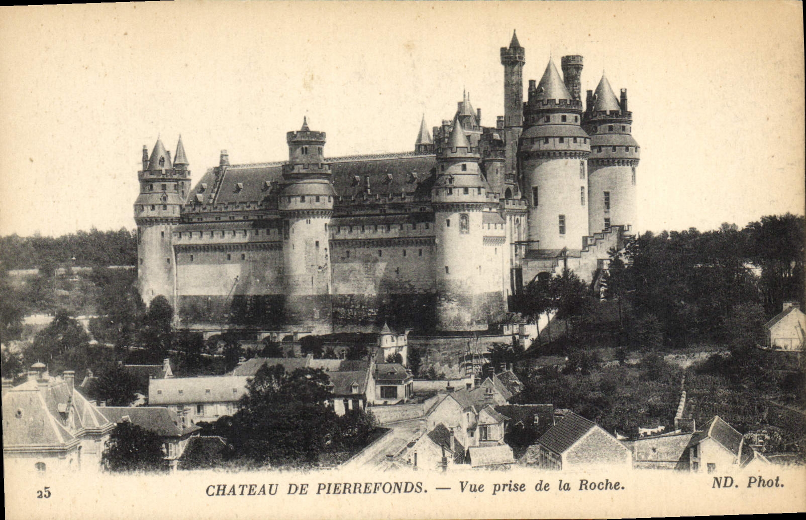 Château de Pierrefonds — Vue prise de la Roche — ND. Phot.
