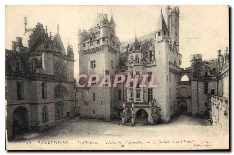 CPA Pierrefonds le Chateau l'Escalier d'Honneur le Donjon et la Chapelle 