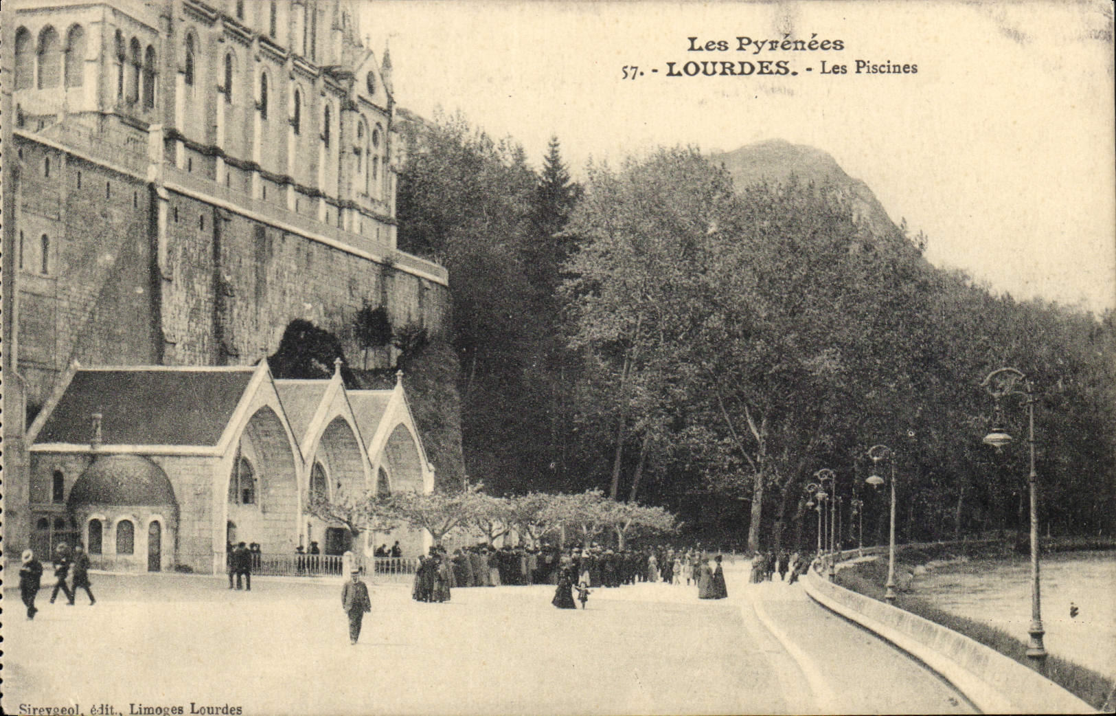 CPA Les Pyrenees Lourdes les Piscines 