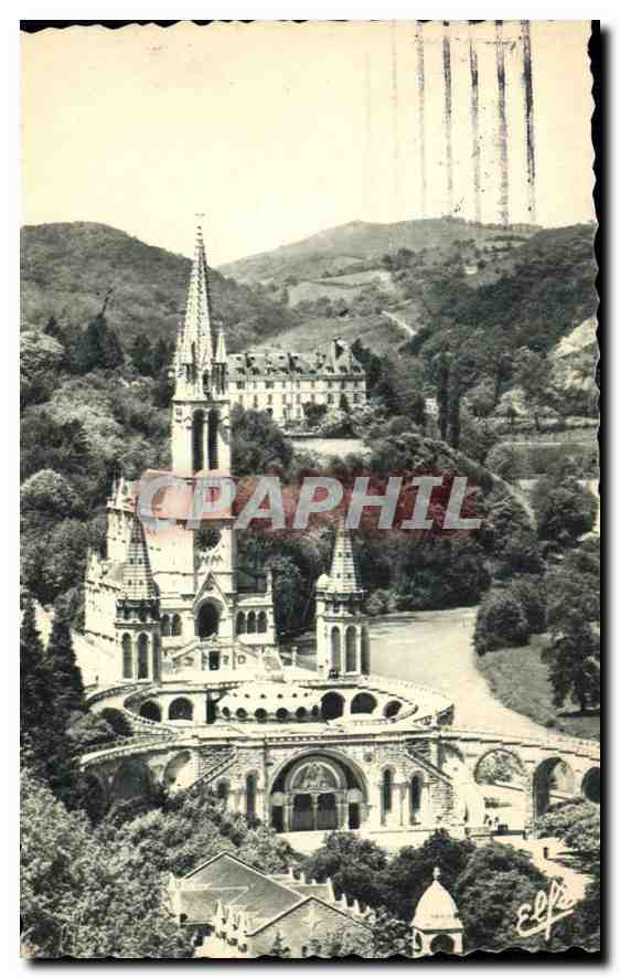 CPA Lourdes Vue plongeante sur la Basilique et la Vallee du Gave 