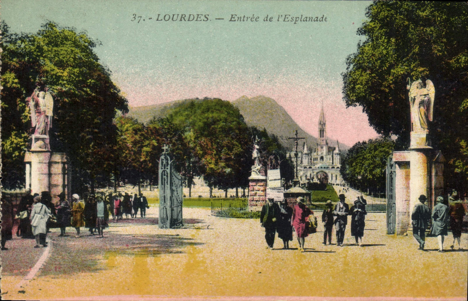 CPA Lourdes Entree de l'Esplanade 