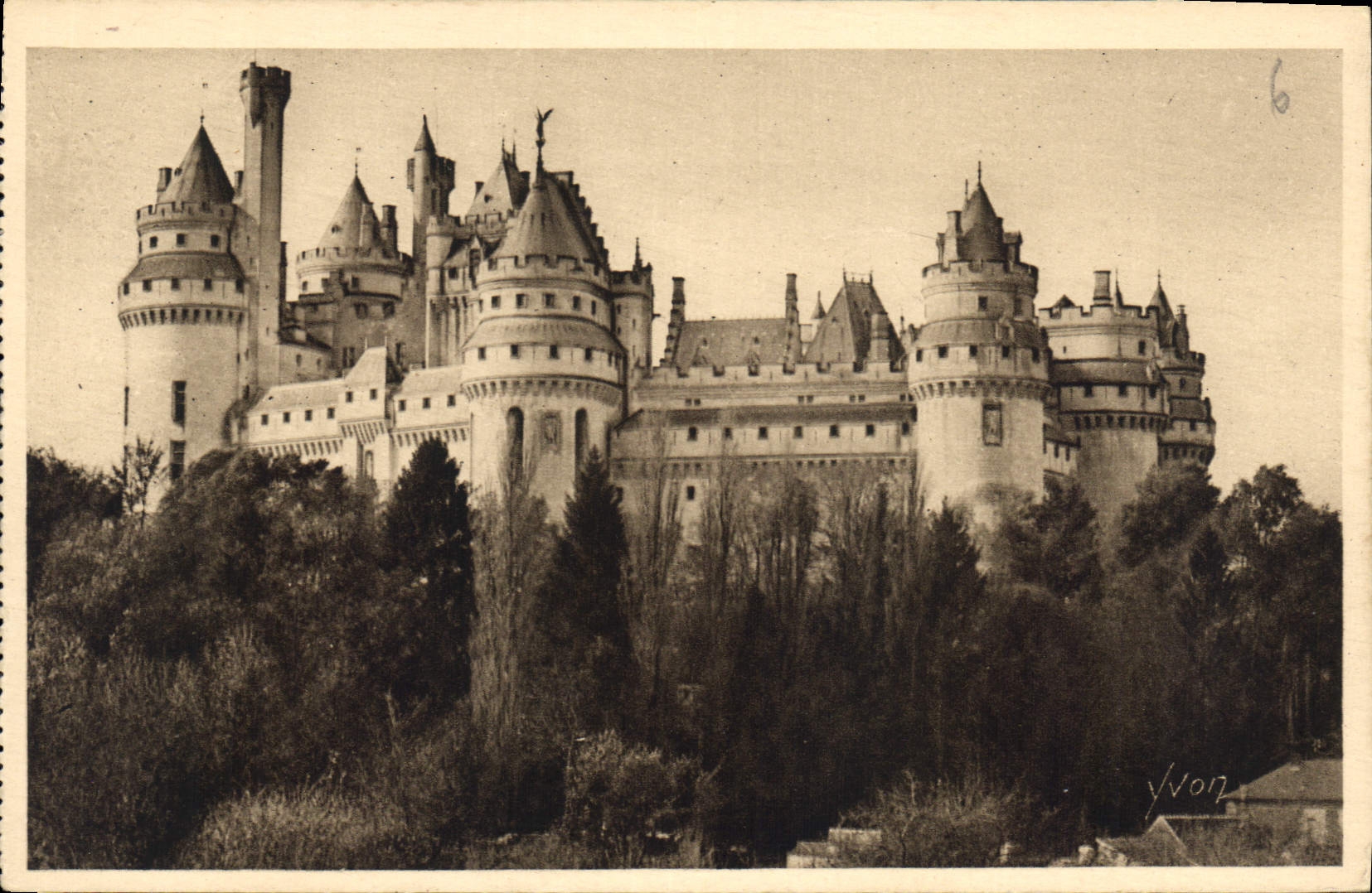 Schloss Pierrefonds — Oise, östlicher Teil — Les Éditions d'Art Yvon