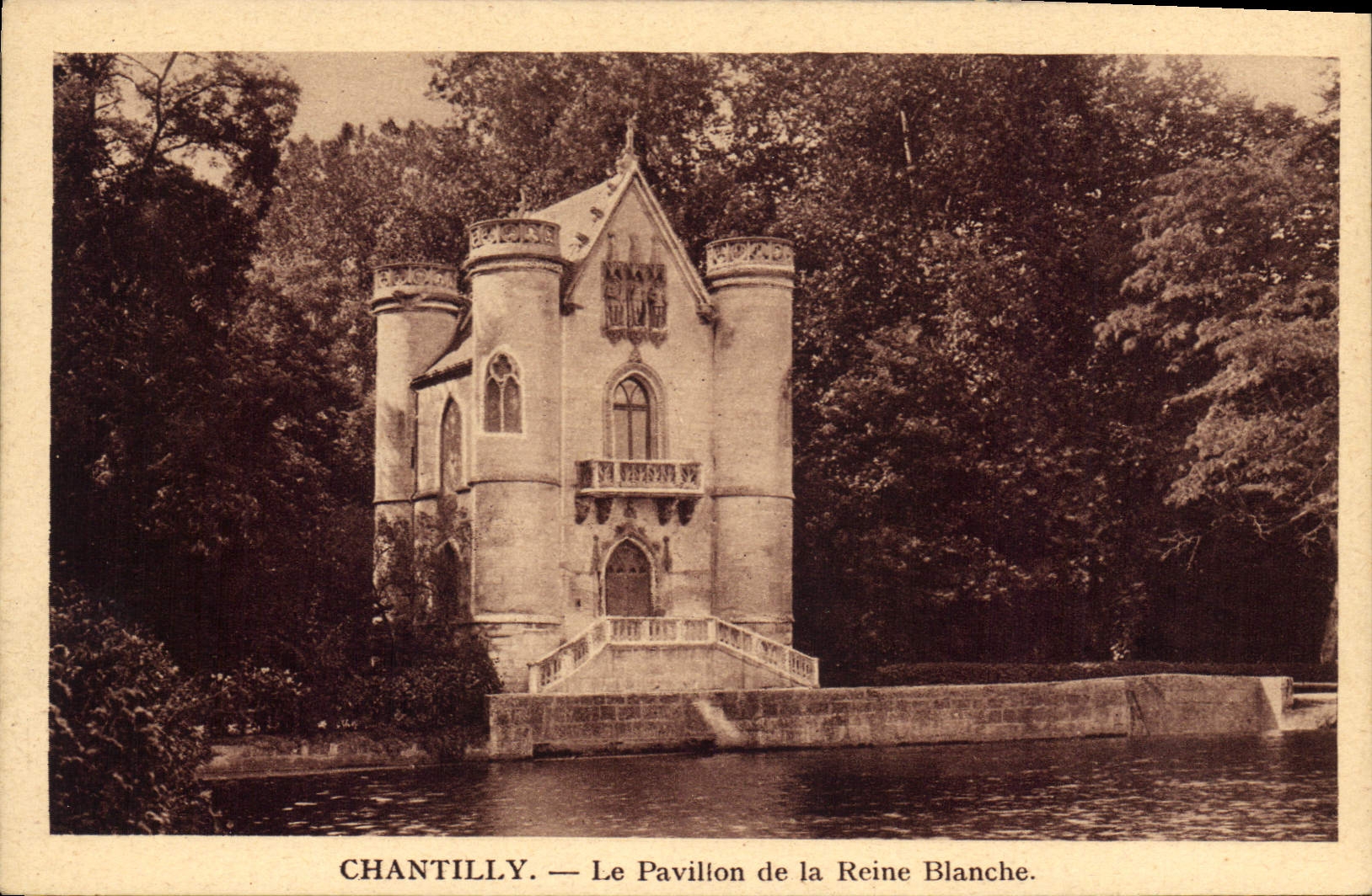 CPA Chantilly Le Pavillon de la Reine Blanche 
