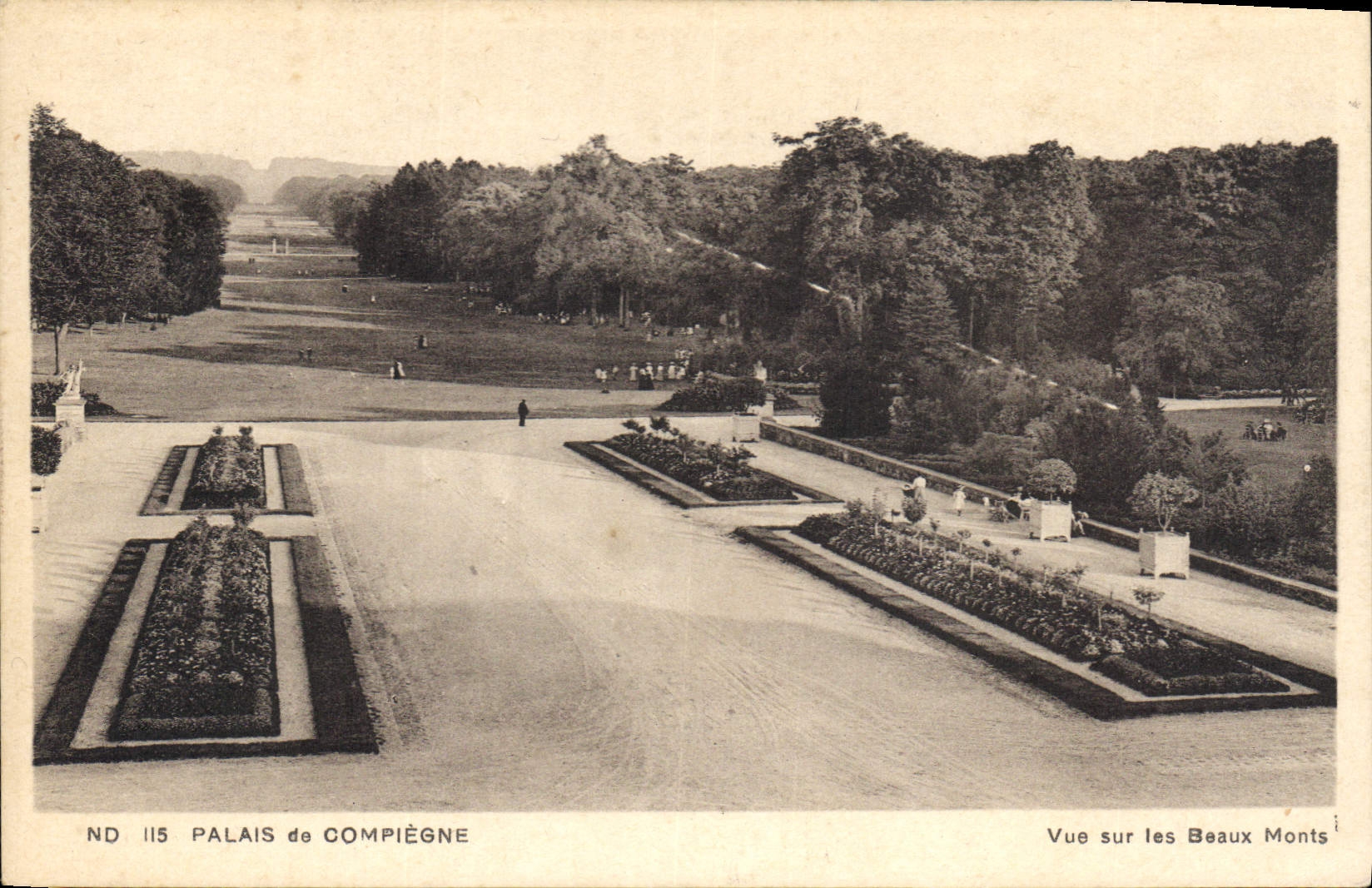 CPA Palais de Compiegne Vue sur les Beaux Monts 