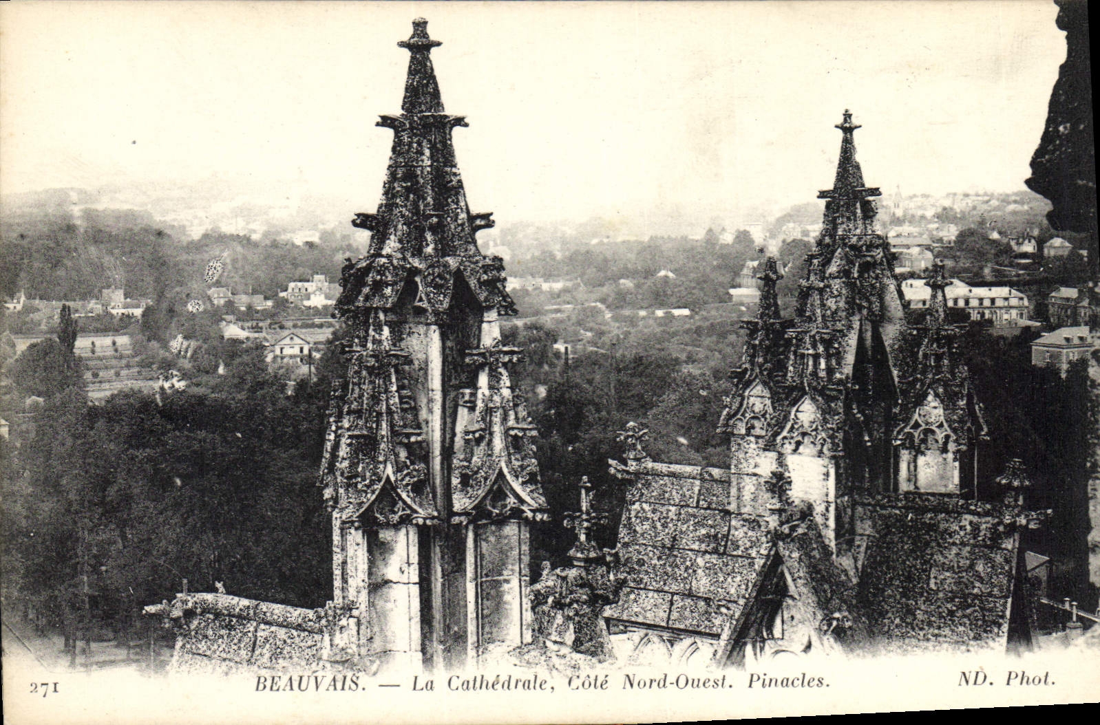 CPA Beauvais  La Cathderale Cote Nord Ouest Pinacles 