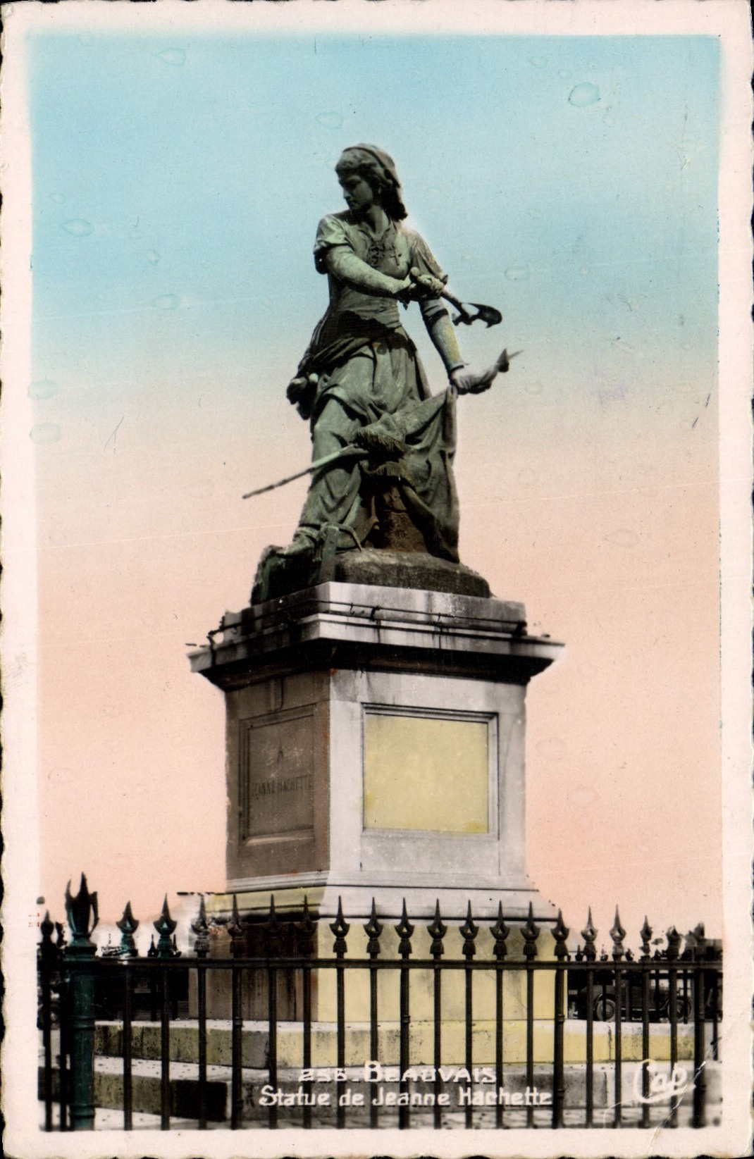Statue de Jeanne Hachette — Beaumont — Cle de Céleste Photo