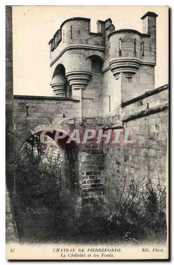 Château de Pierrefonds — Le Châtelet et les Fosés — ND. Phot.