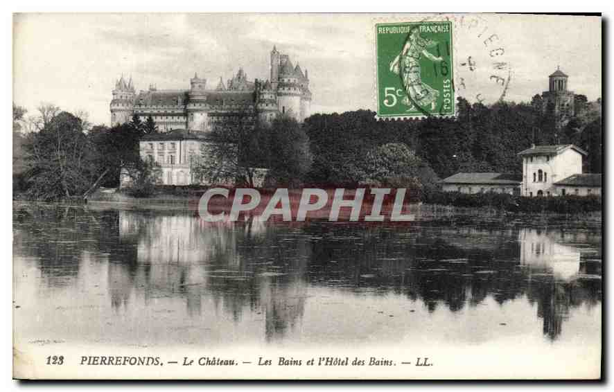 CPA Pierrefonds Le Chateau Les Bains et l'Hotel des Bains 