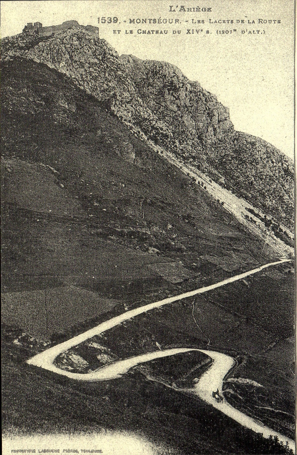 REPRO Montsegur Les Lacets de la Route et le Chateau du XIV 