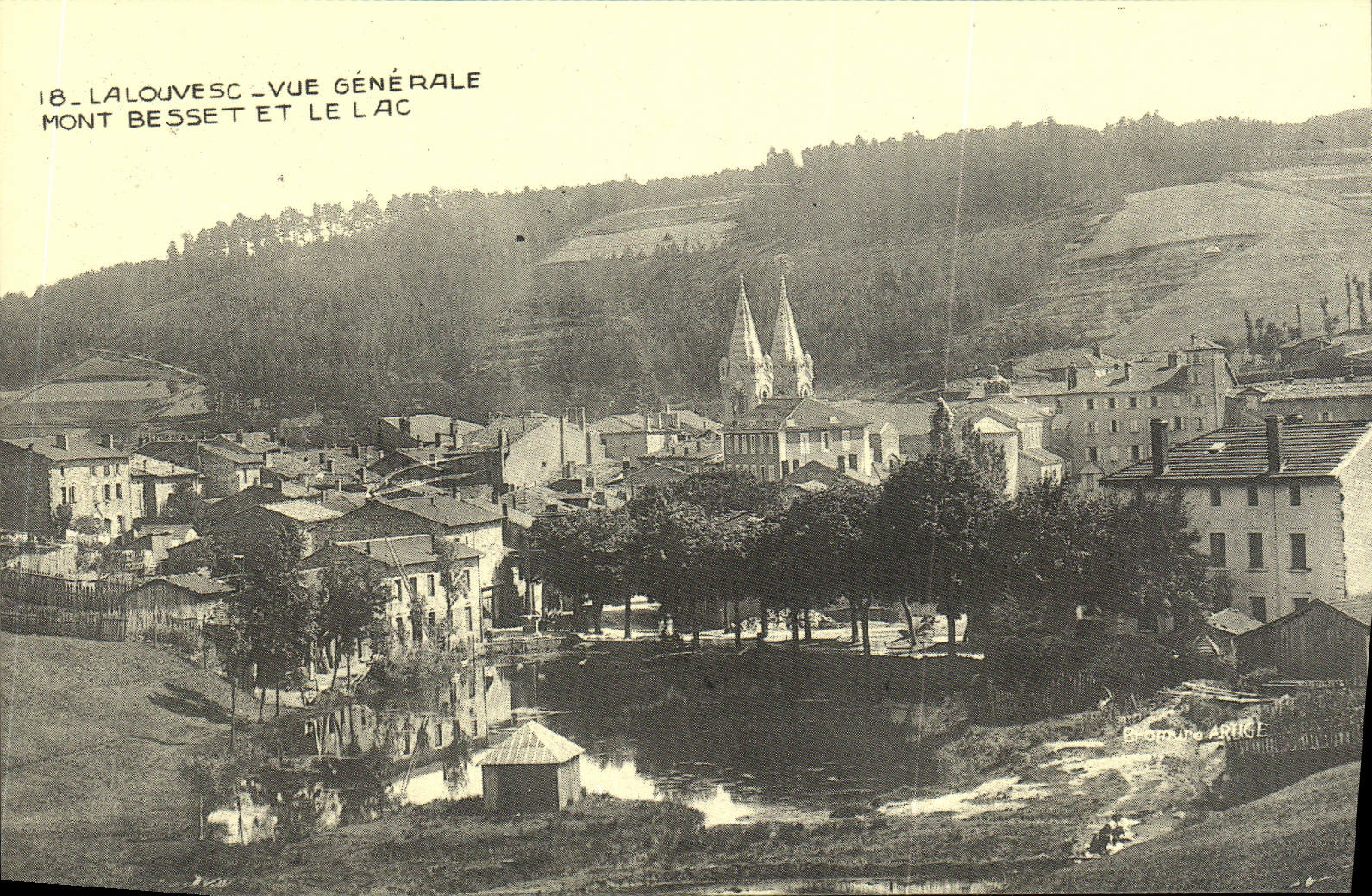 REPRO La Louvesc Vue generale Mont Besset et le Lac 
