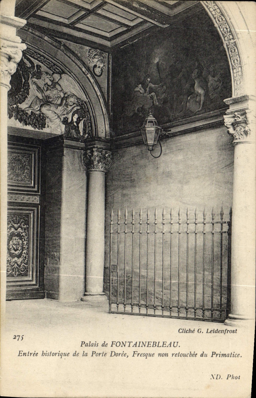 Palais de FONTAINEBLEAU — Entrée historique de la Porte Dorée, Fresque non retouchée du Primatice — Cliché G. Leidenfrost, n°275