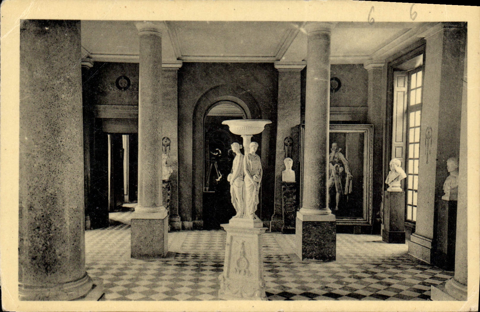 CPA Chateau de Malmaison Le Vestibule d'Honneur 