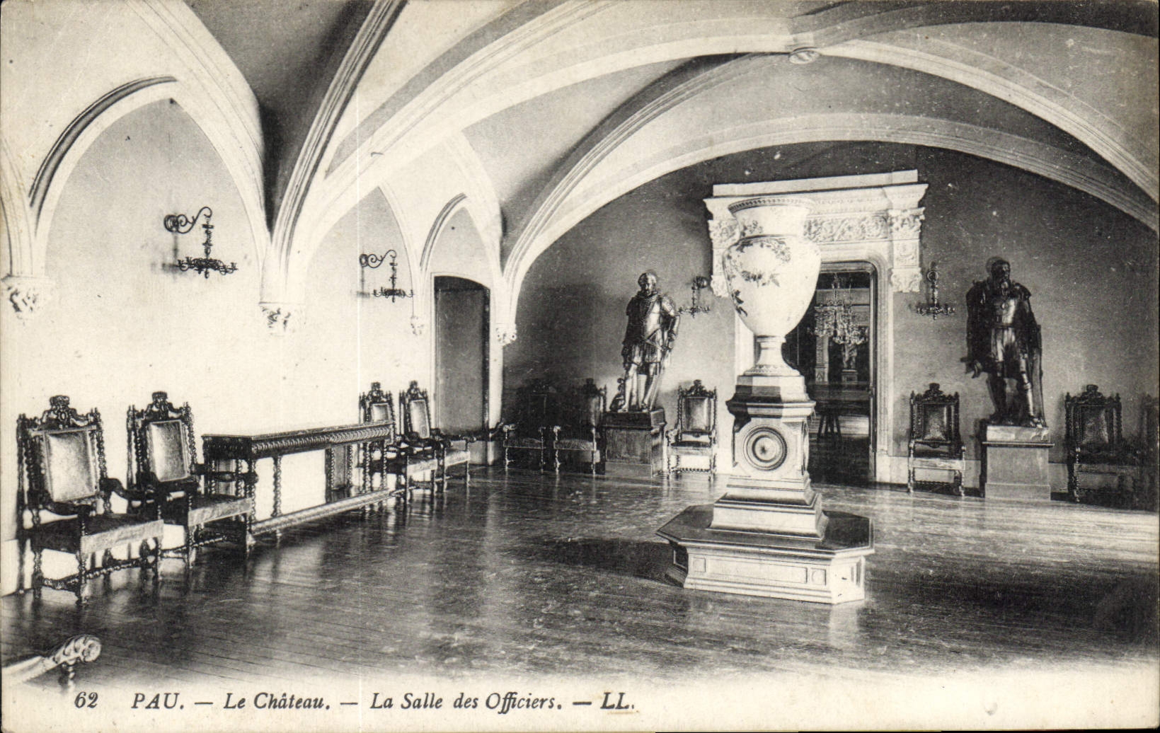 Pau — Le Château — La Salle des Officiers — LL. — N° 62