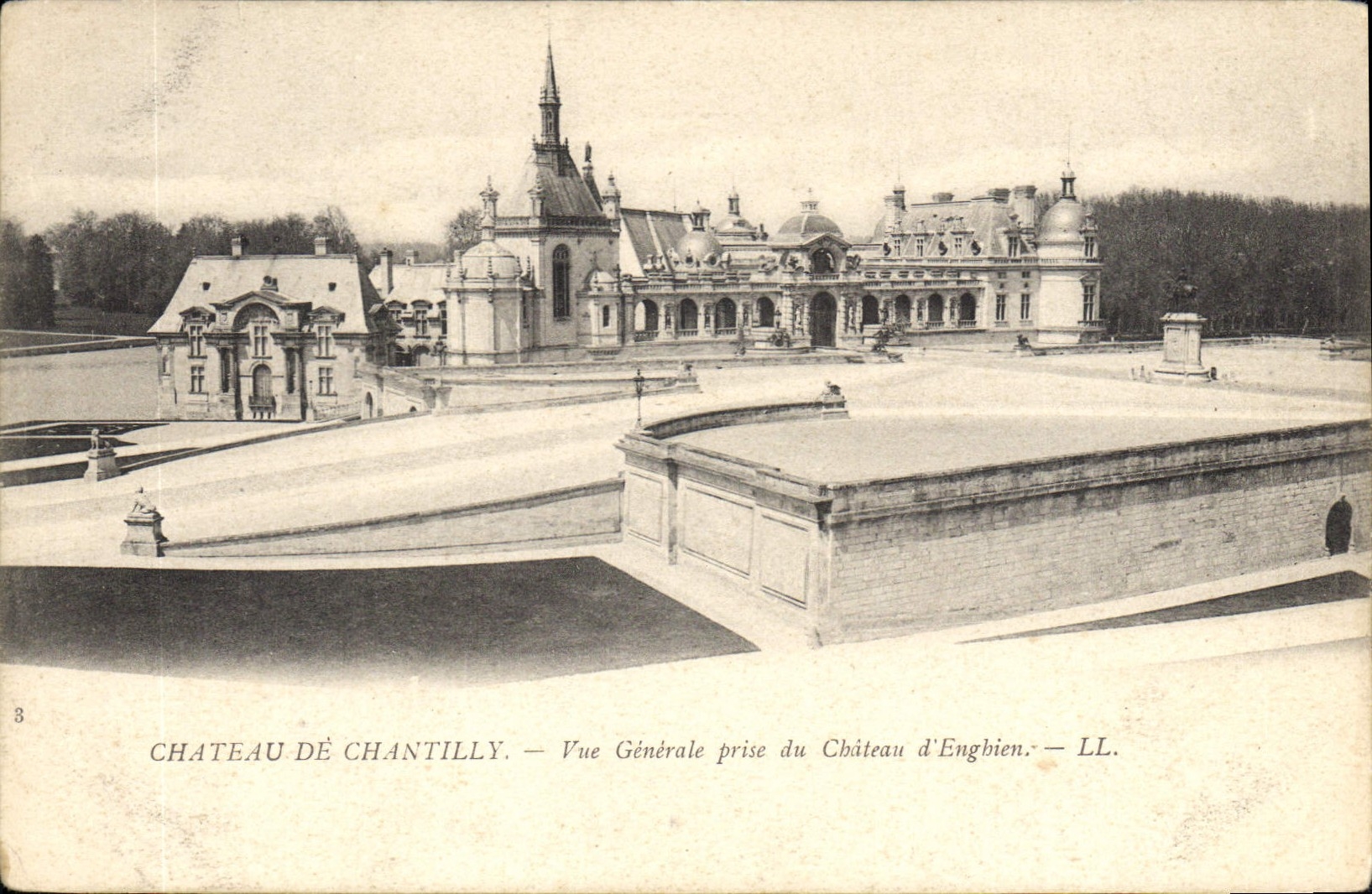 CPA Chateau de Chantilly Vue Generale prise du Chateau d'Engbien 