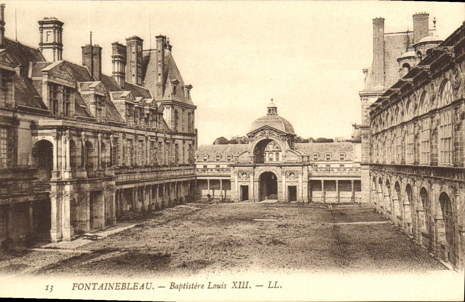 Fontainebleau — Bautisterio de Luis XII — LL.