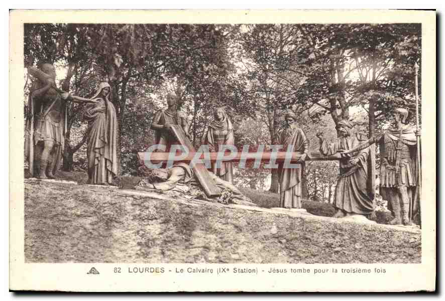 CPA Lourdes Le Calvaire Jesus tombe pour la troisieme fois 