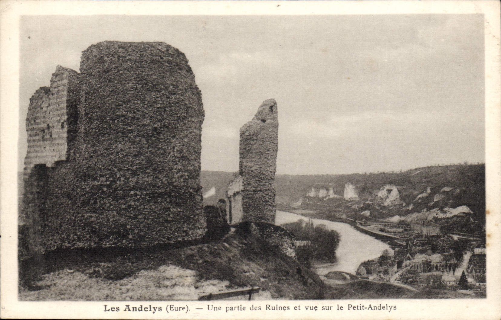 Les Andelys (Eure) — Une partie des Ruines et vue sur le Petit-Andelys — Edition G. André Vernon - Eure