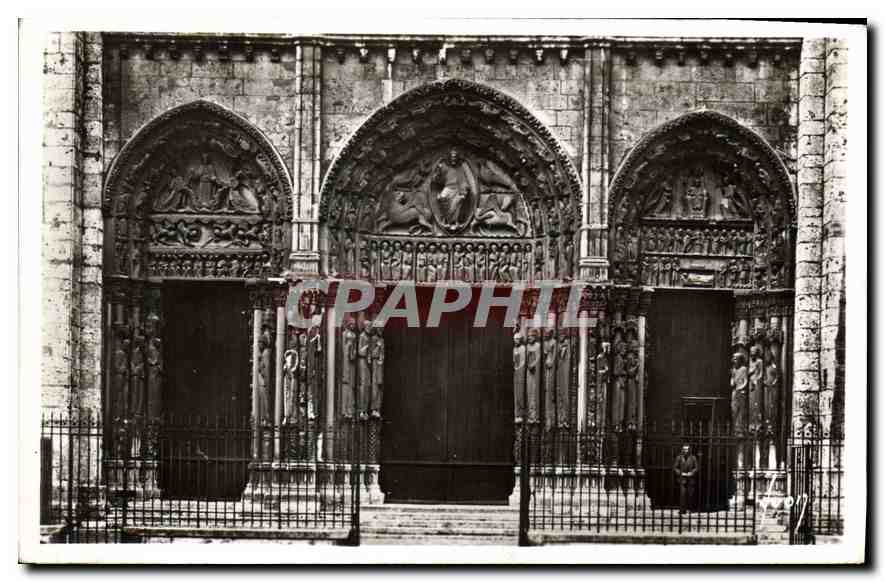 CPA Chartres Eure et Loir La Cathedrale Le Grand Portail 