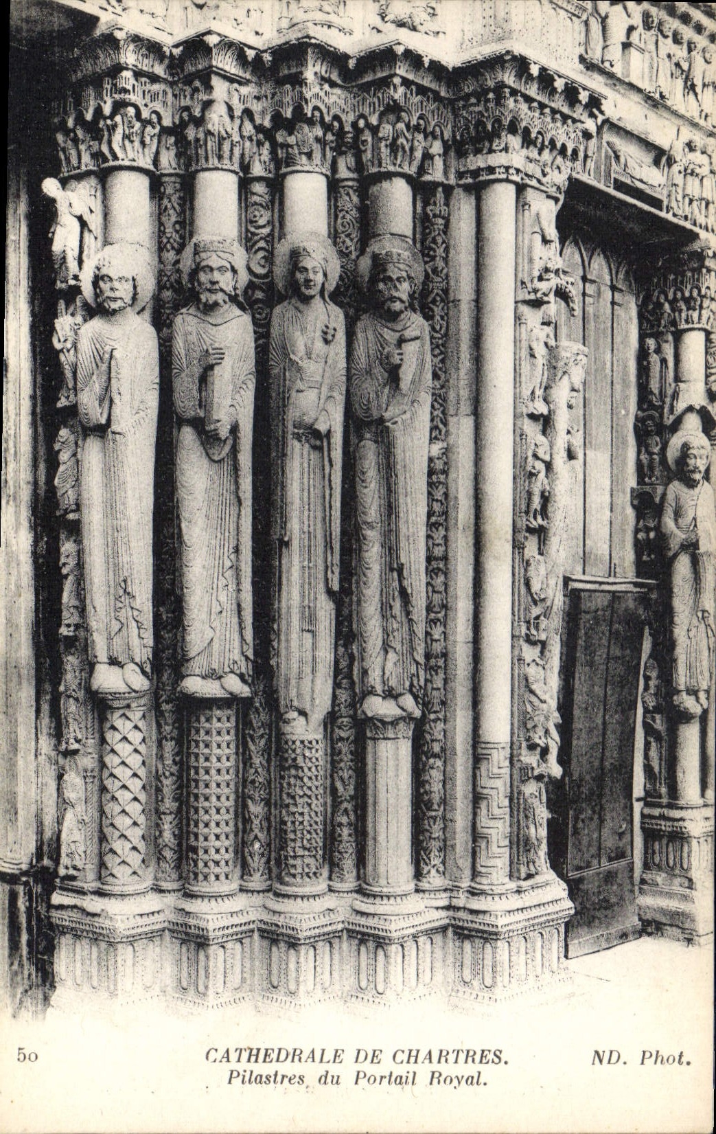 CPA Cathedrale de Chartres Pilastres du Portail Royal 