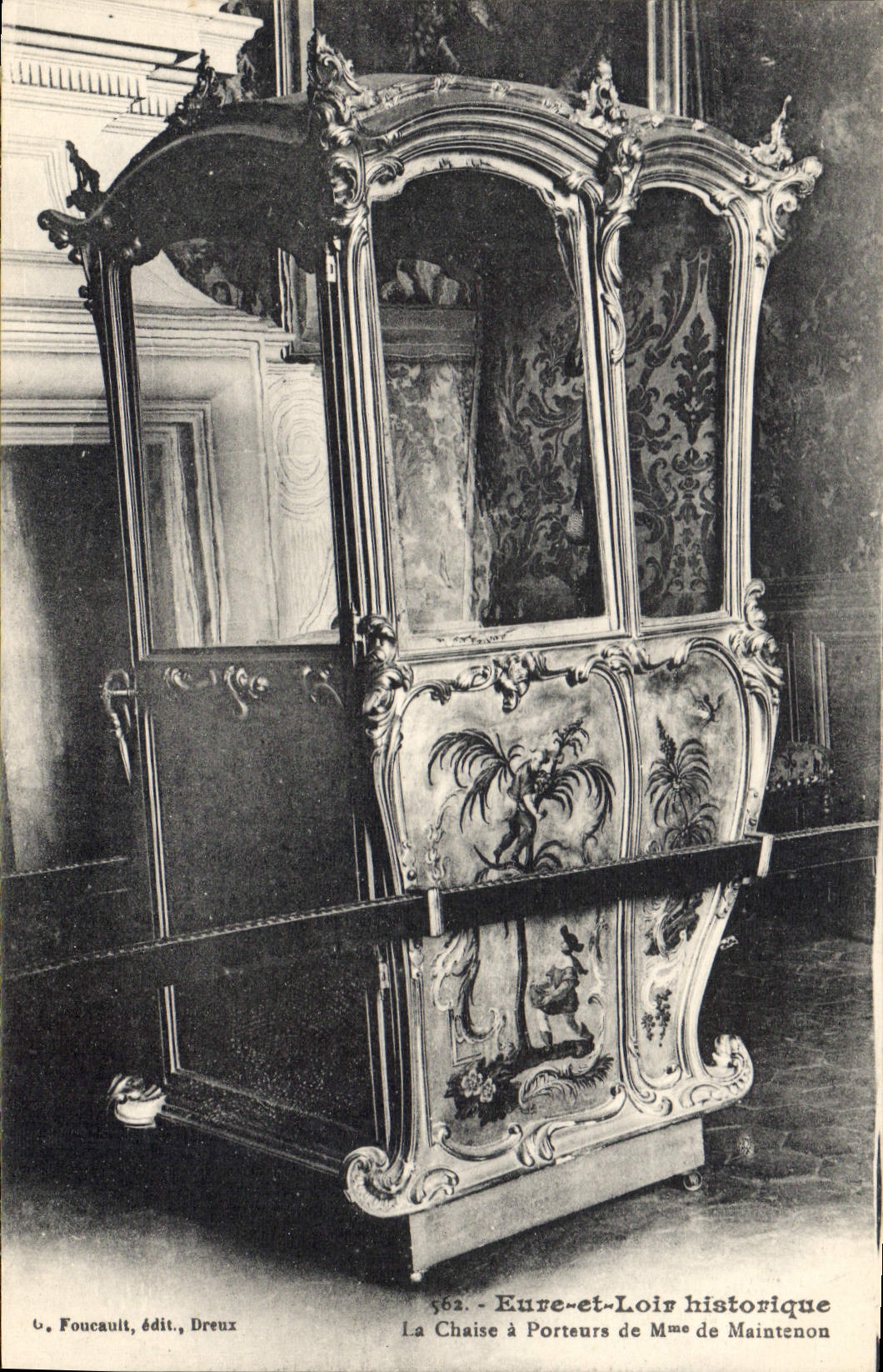 CPA Eure et Loir historique La Chaise a Porteurs de Mme de Maintenon 