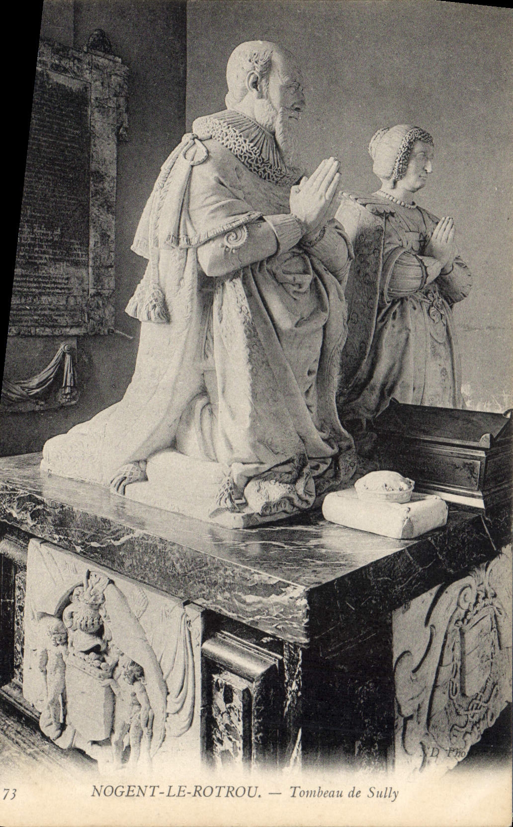 Nogent-le-Rotrou — Tombeau de Sully — D. Photo