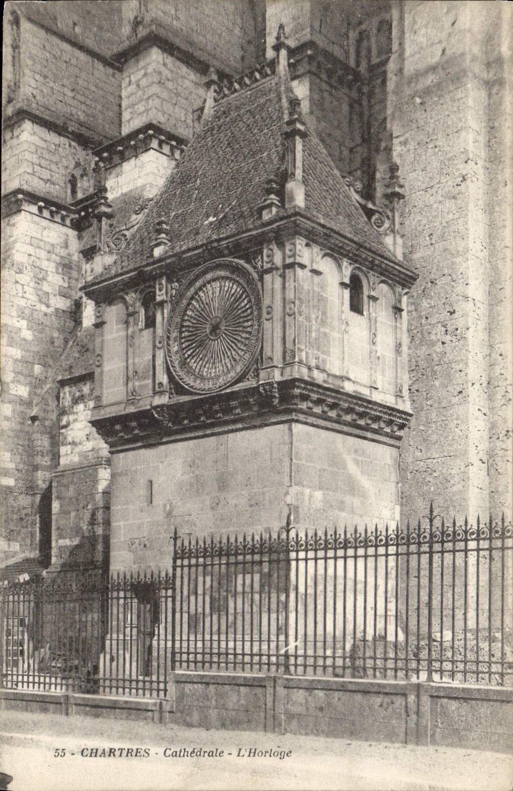 CPA Chartres Cathedrale L'Horloge 