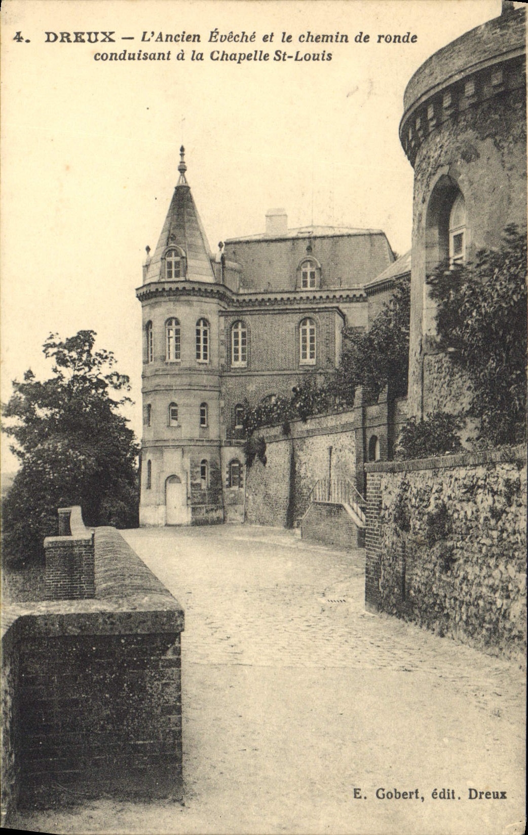 Dreux — L'Ancien Évêché et le chemin de ronde conduisant à la Chapelle Saint-Louis — E. Gobert, édit. Dreux