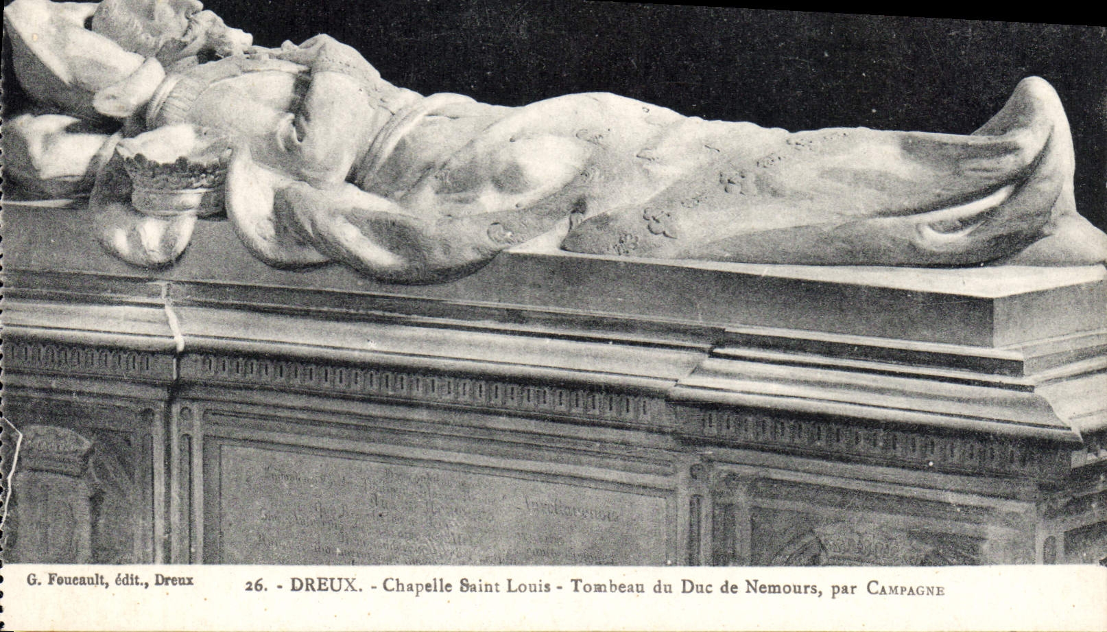 CPA Dreux Chapelle Saint Louis Tombeau du Dac de Nemours 