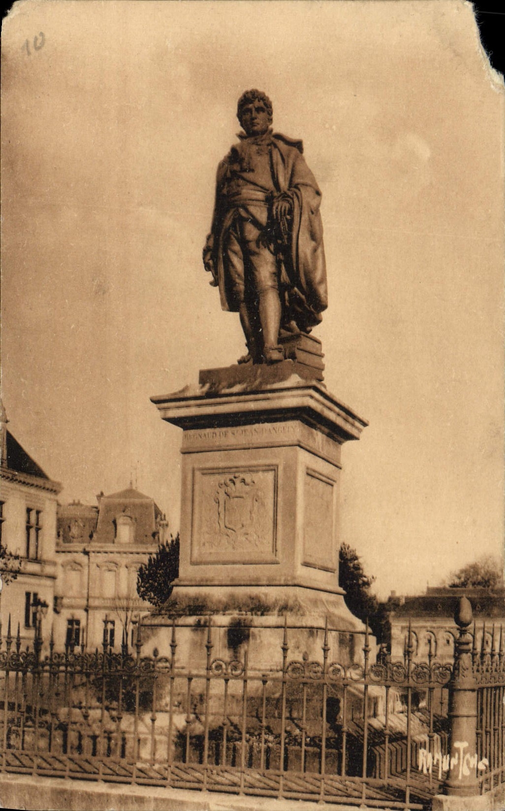 Statue d'Auguste-Michel Etienne Regnault — Saint-Jean-d'Angély — Éditions Artistiques Raymond Bergevin