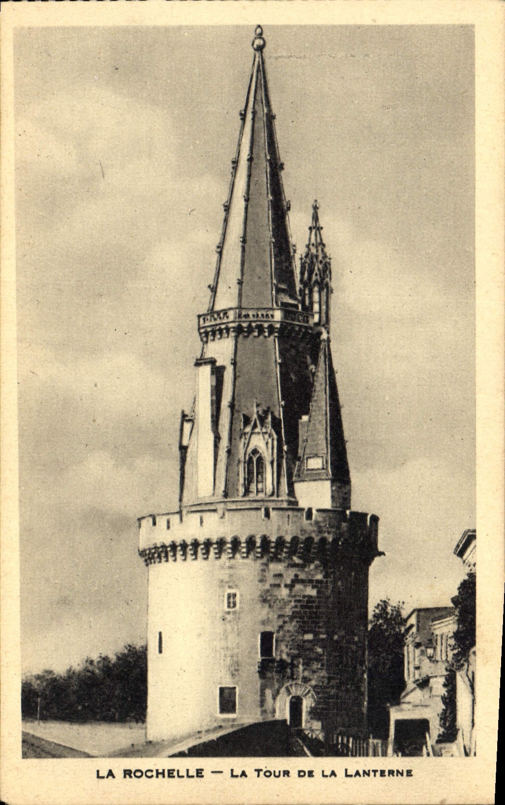 CPA La Rochelle La Tour de la Lanterne 
