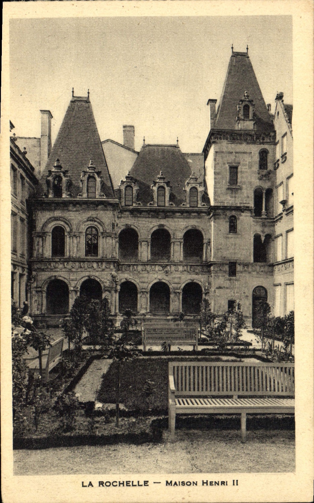 CPA La Rochelle Maison Henri II 