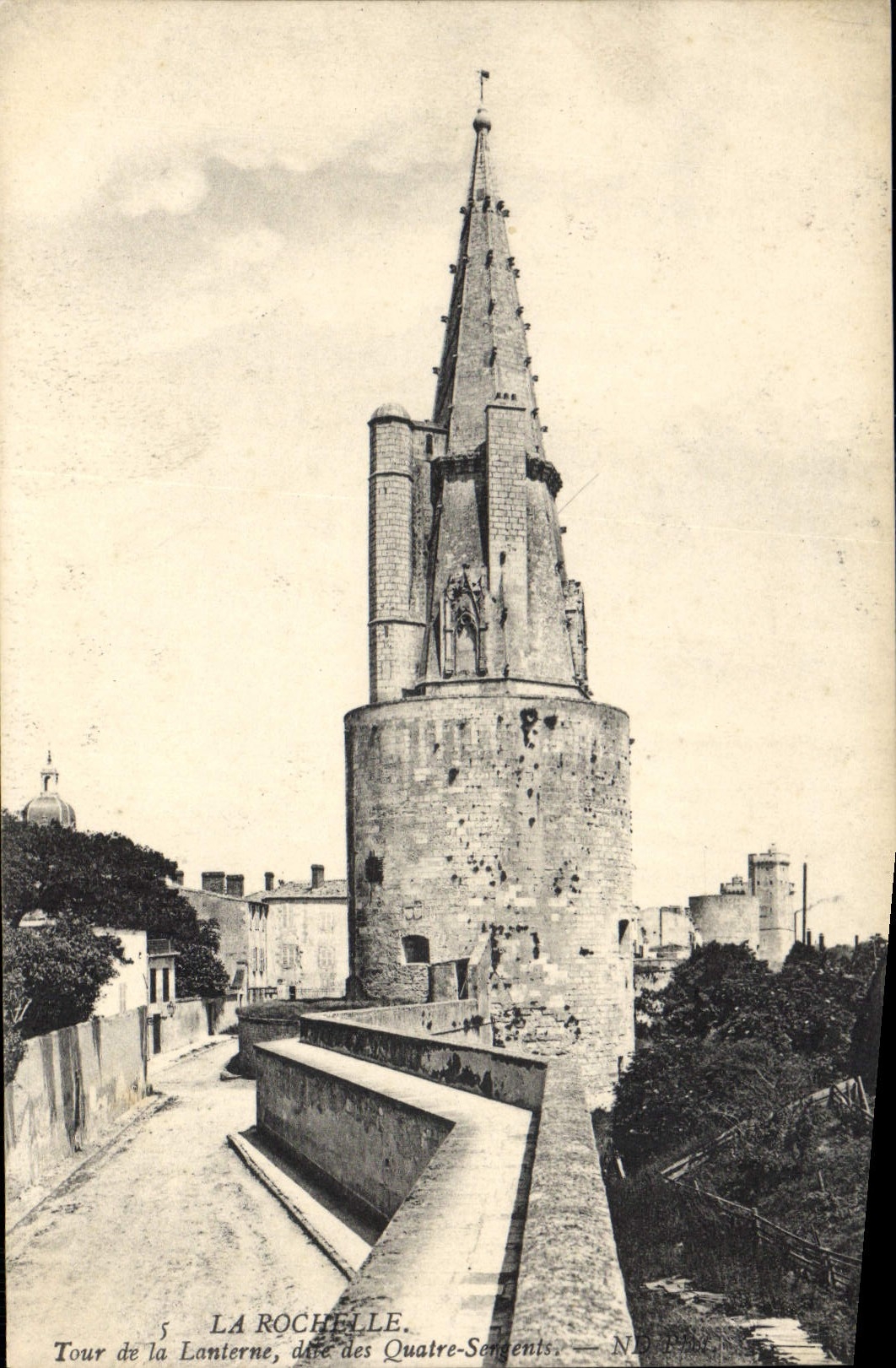 CPA La Rochelle Tour de la Lanterne 
