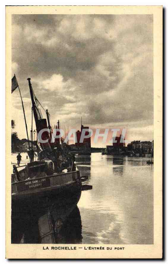 CPA La Rochelle L'Entree du Port Bateau de peche