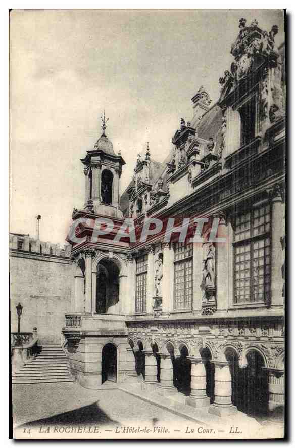 CPA La Rochelle L'Hotel de Ville La Cour 