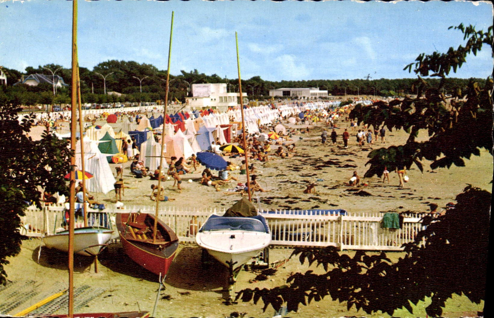 Royan — Plage animée — éditeur Saint-Georges-de-Didonne, n° 4603