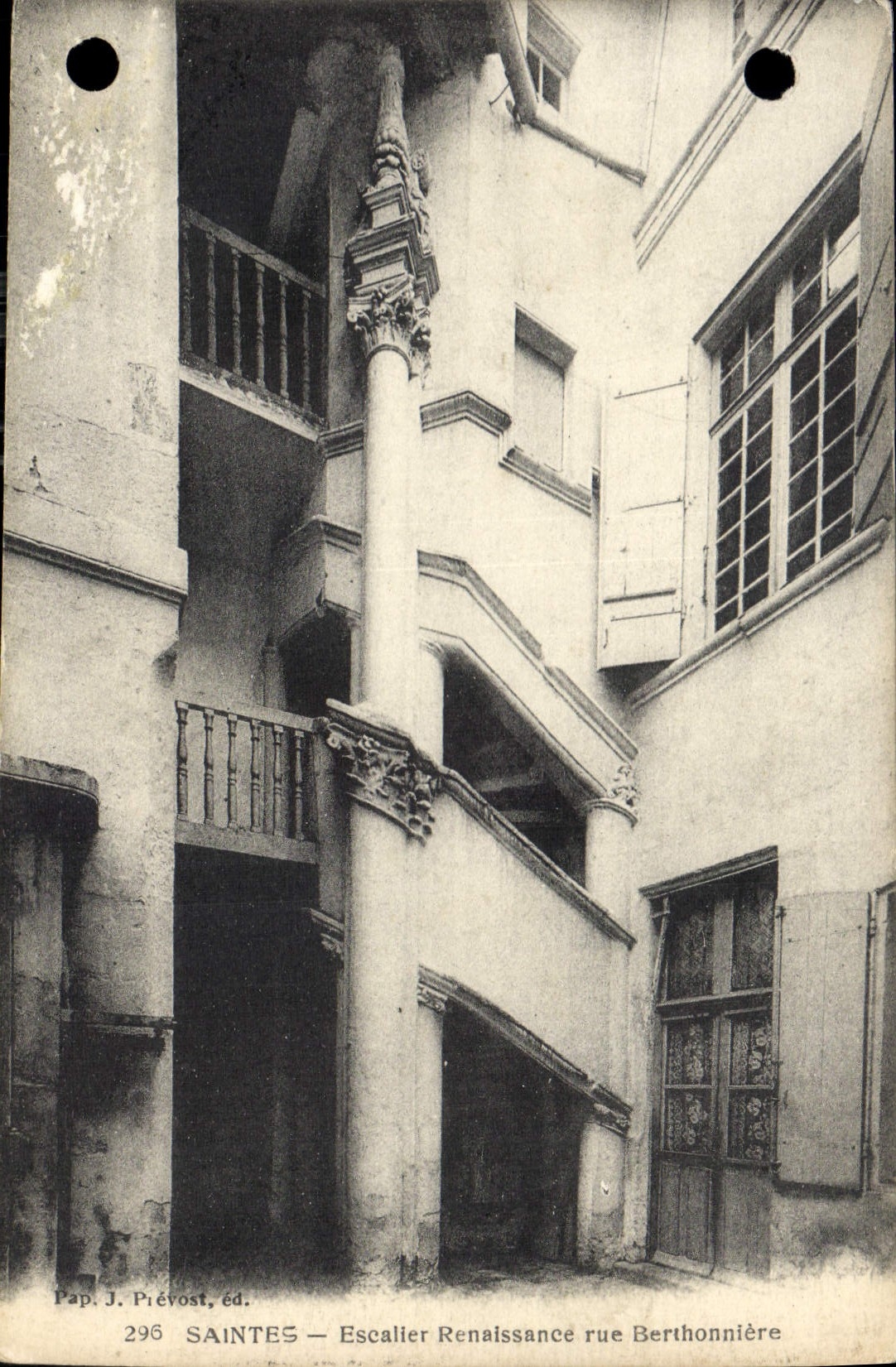 CPA Saintes Escalier Renaissance rue Berthonniere 