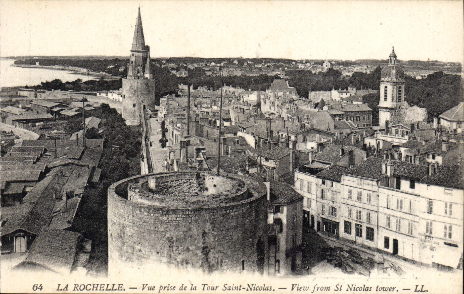 La Rochelle — Vue prise de la Tour Saint-Nicolas — LL. — 64