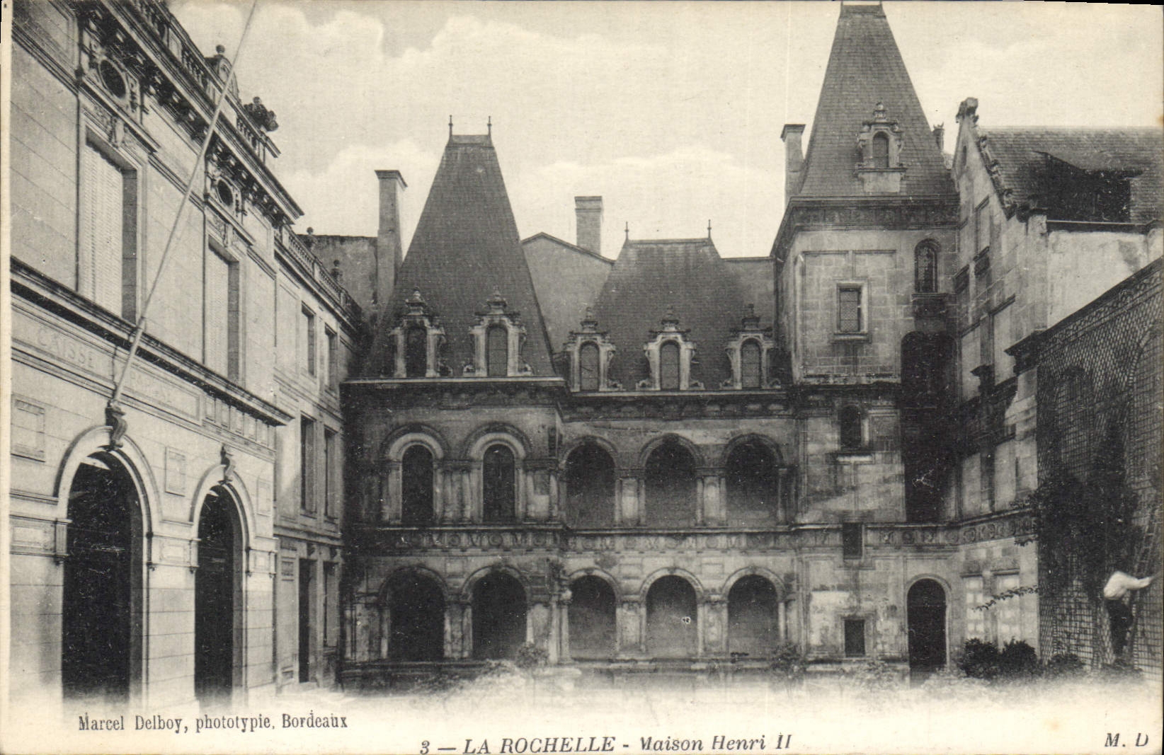 CPA La Rochelle Maison Henri II 