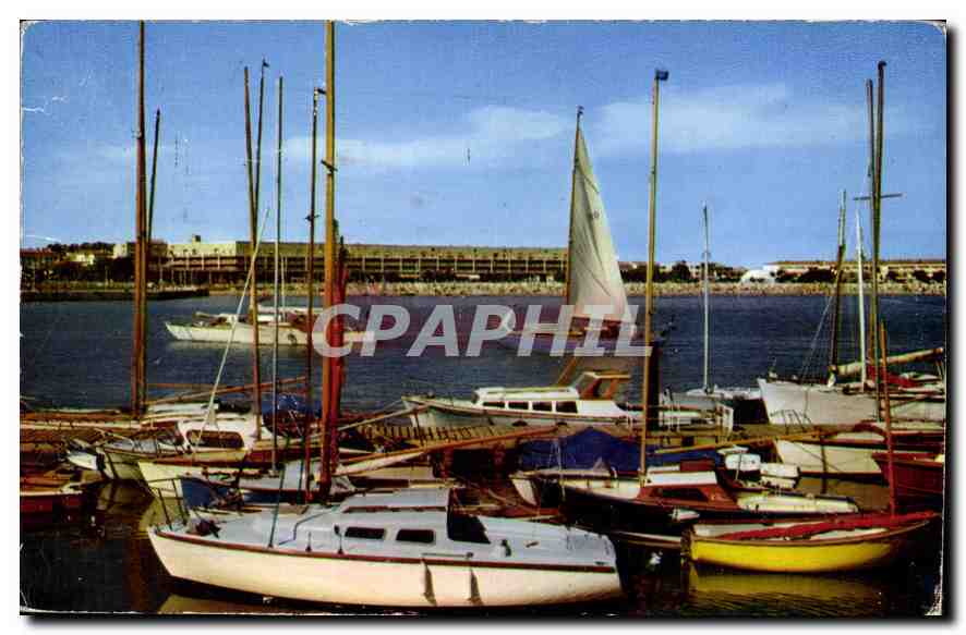 CPM Royan Le Front de Mer vu du Port de Plaisance Bateaux