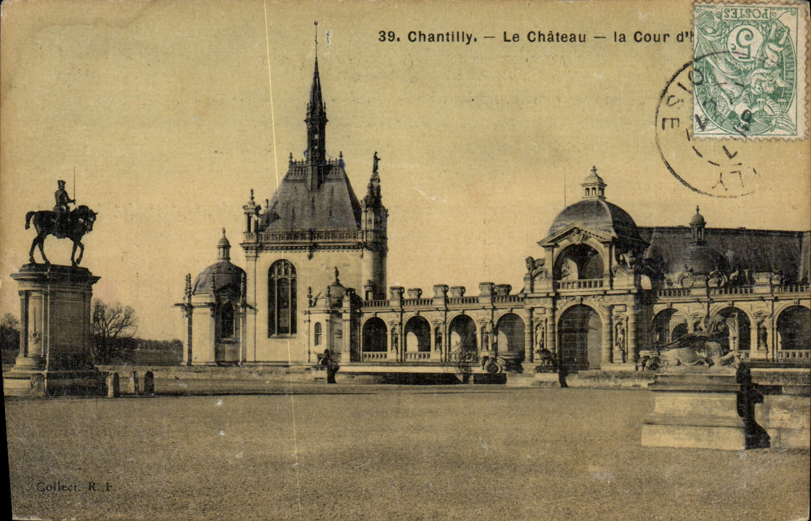 Chantilly — Le Château — la Cour d'honneur — Collect R.f.