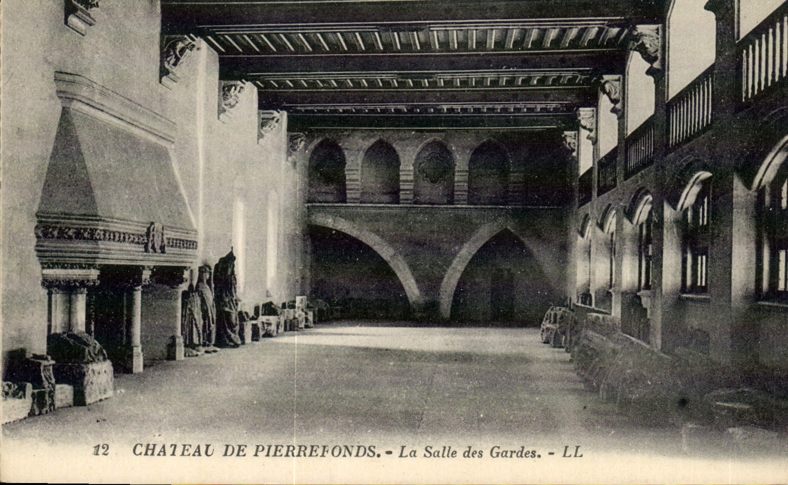 Château de Pierrefonds — La Salle des Gardes — LL