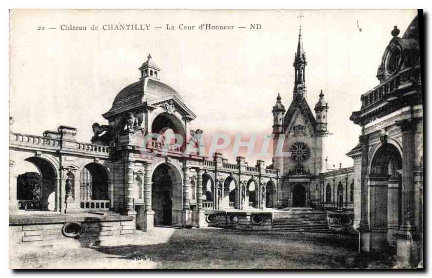 Château de Chantilly — La Cour d'Honneur — ND