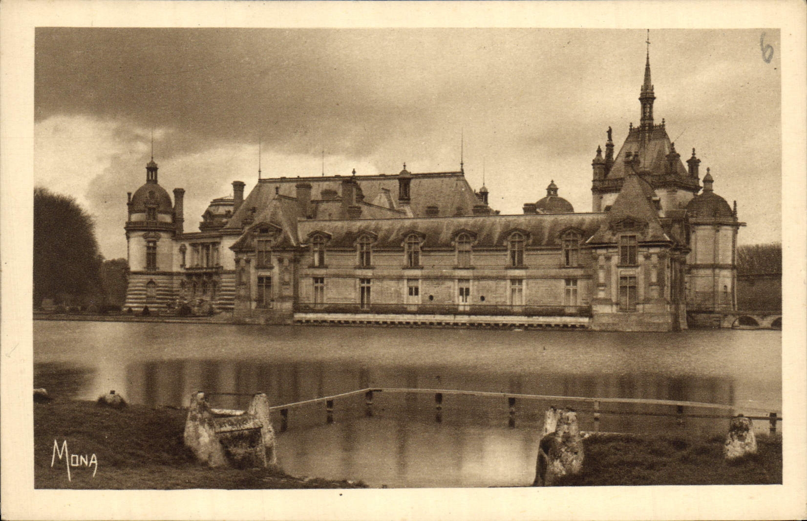 Chantilly — Le Petit Château et la Tour du Trésor — Mona, n°852