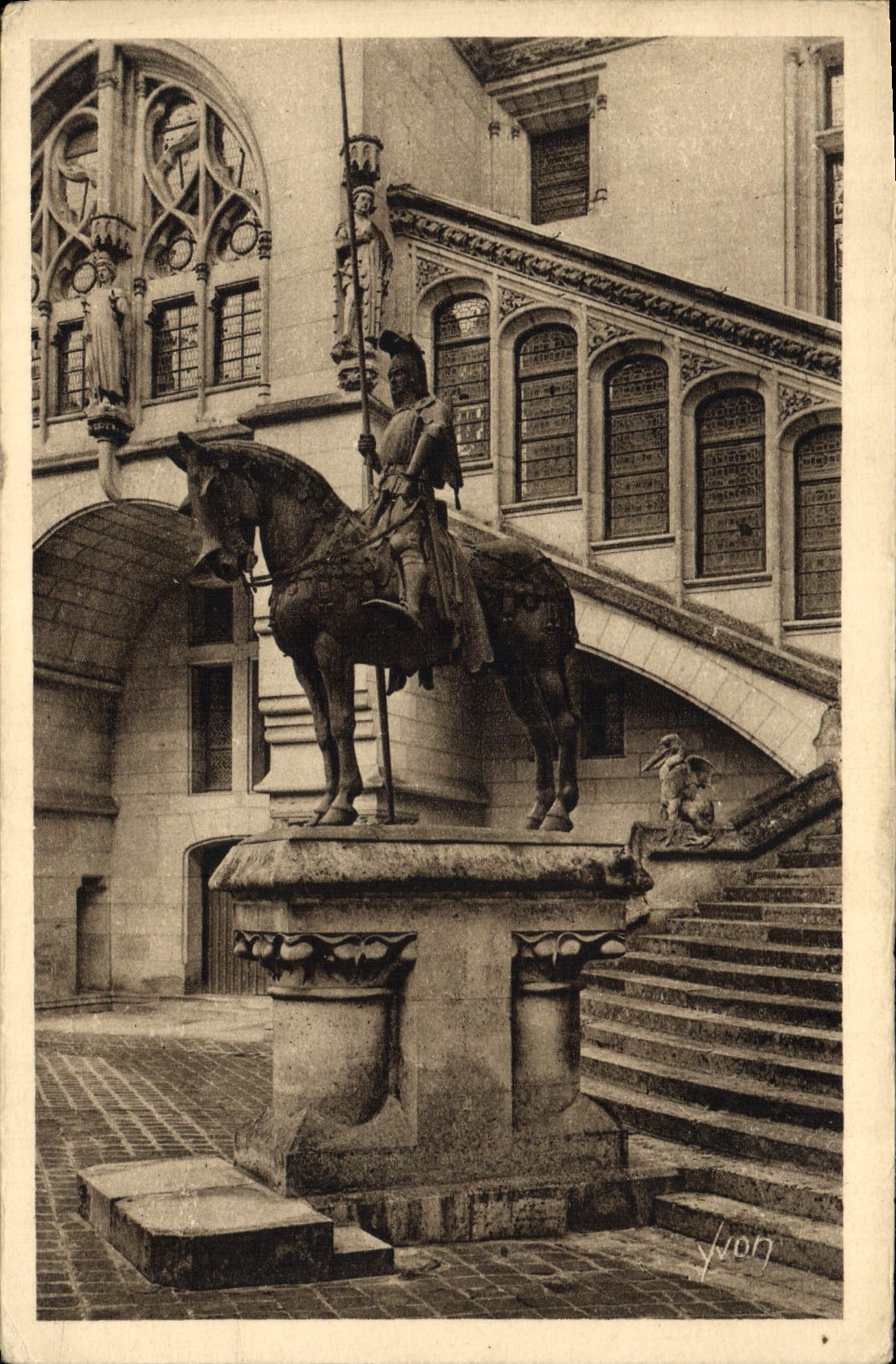 Statue du Duc d'Orléans — Château de Pierrefonds (Oise) — Éditions d'Art Yvon