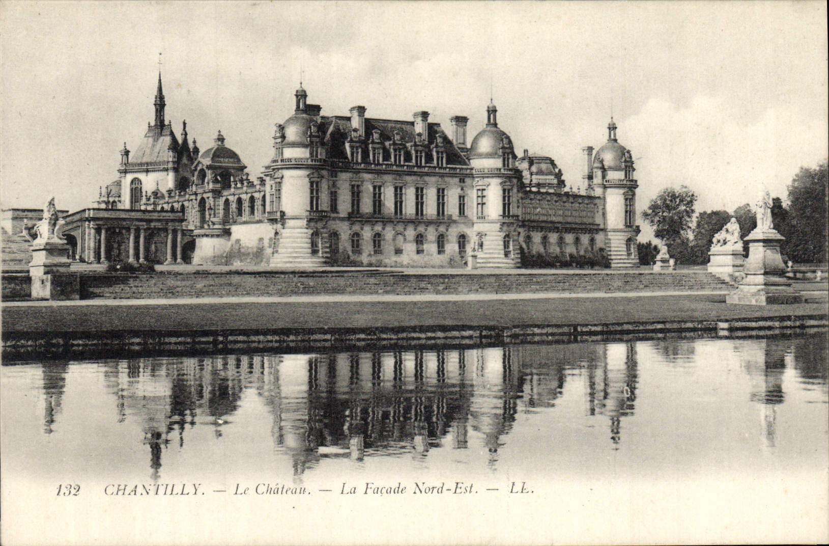 CPA Chantilly Le Chateau La Facade Nord Est 