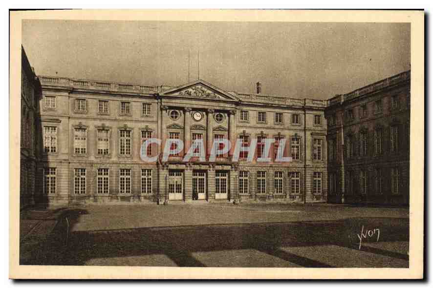 CPA Chateau de Compiegne Cour d'honneur 