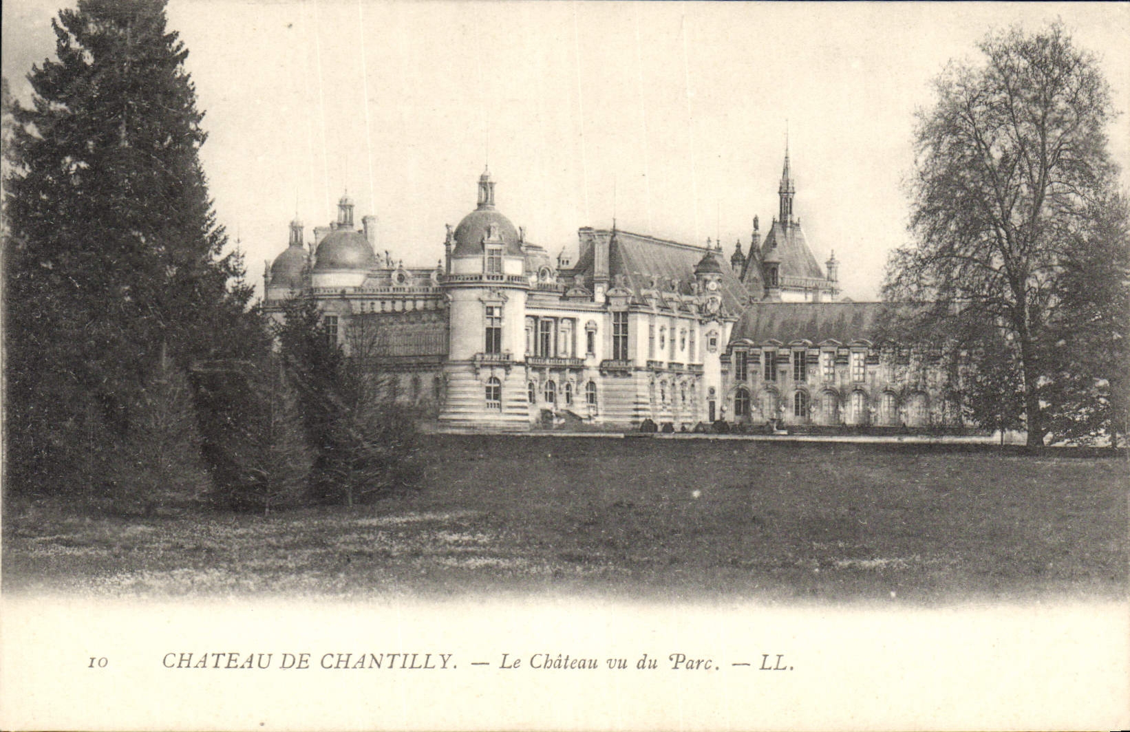 Château de Chantilly — Le Château vu du Parc — LL.