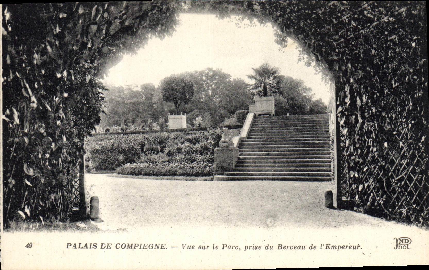 CPA Palais de Compiegne Vue sur le Parc prise du Berceau de l'Empereur 