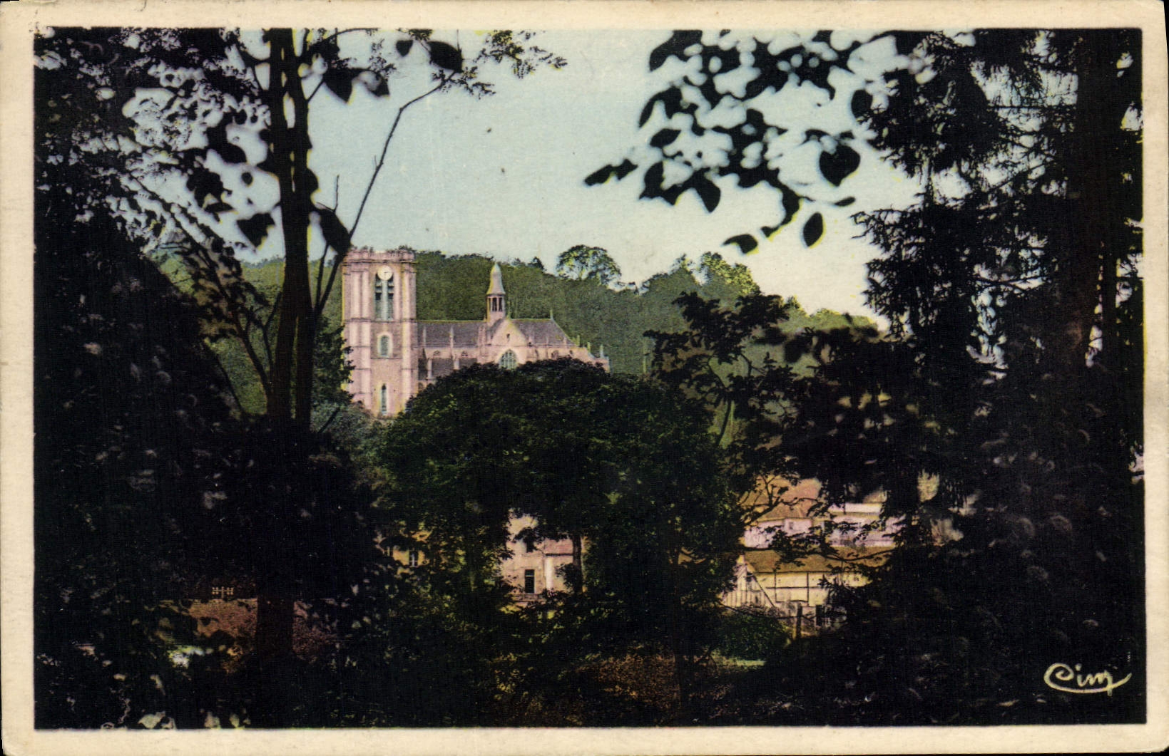 Chaumont-en-Vexin (Oise) — Un coin de verdure et l'Église — C. Oim